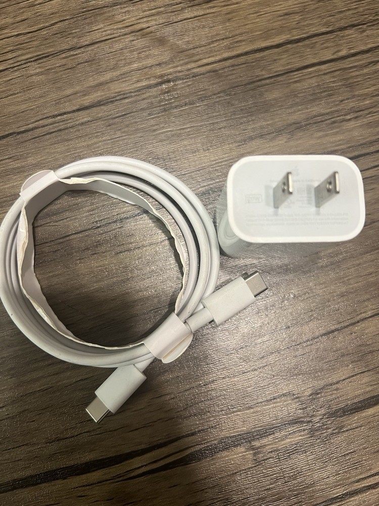 Apple AirPods Max A3184 USB-C Silver w/ Case & Cable