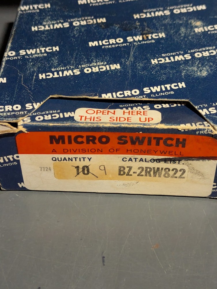 1 Micro Switch BZ-2RW822-A2 Roller Limit Switch NEW OLD STOCK