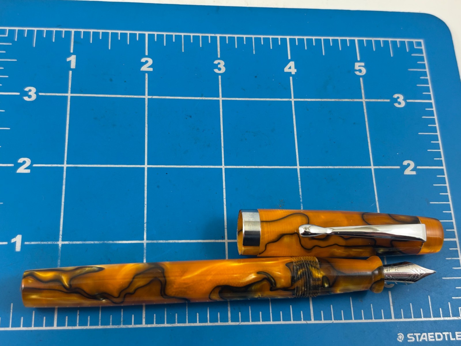 Judd's NEW Old Stock Beautiful Acrylic Fountain Pen w/FPR Flex Nib