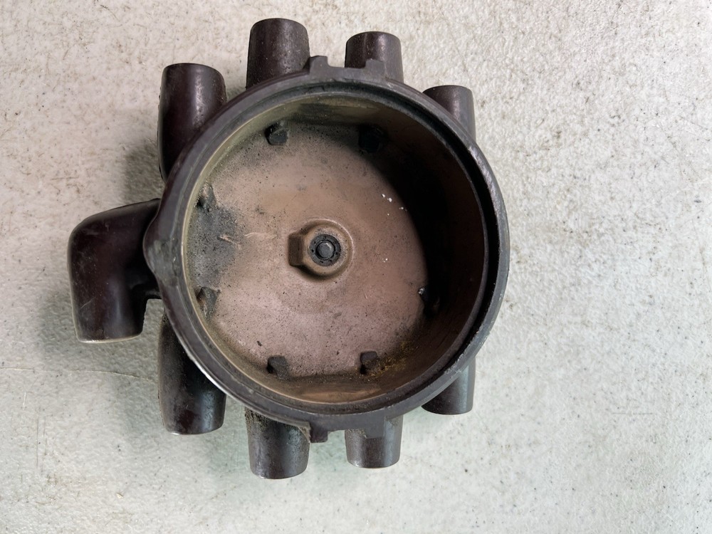 Vintage Bakelite 8-Cylinder Distributor Cap – Classic Ignition Part