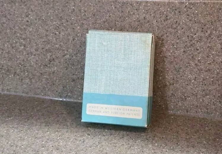 Vintage Witch Automatic Needle Threader w/ lnstructions Germany NOS 0104