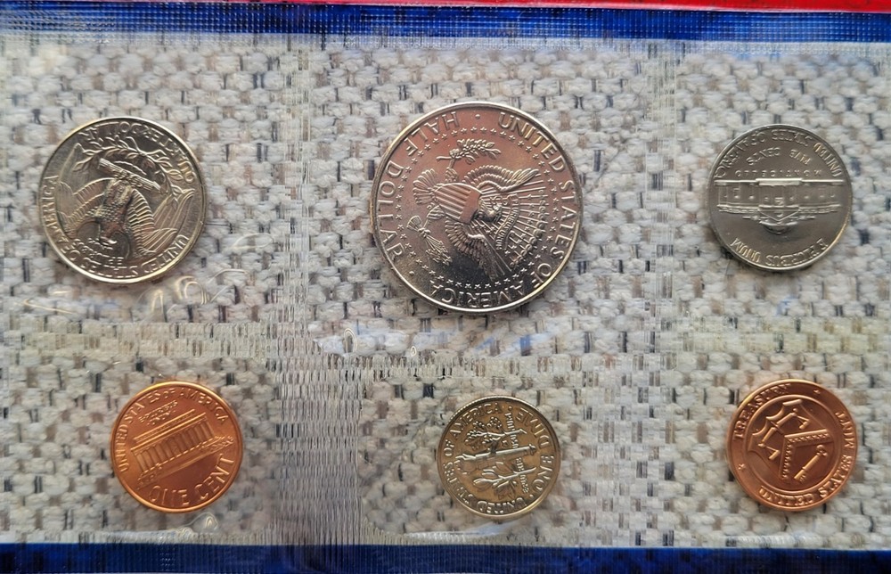 1998 P&D Mint Set Uncirculated US with Envelope & COA