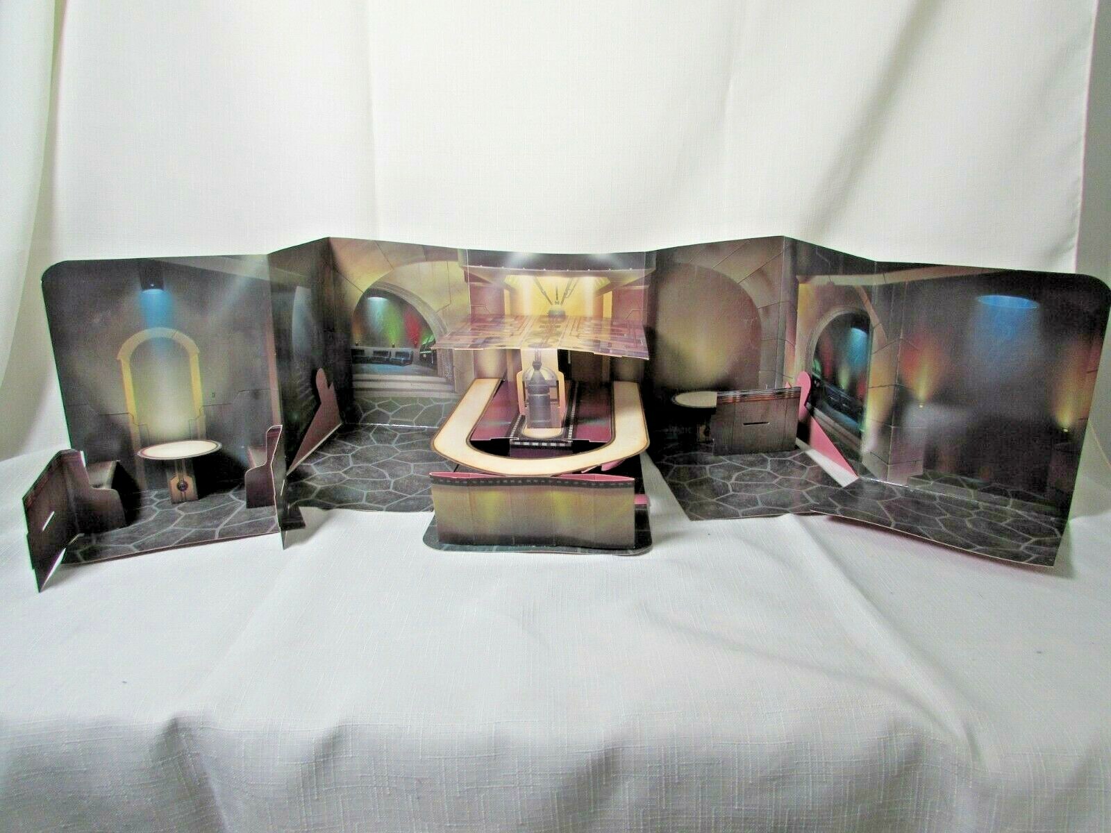 1997 STAR WARS Action Figure MAIL-AWAY Mos Eisley Cantina POP-UP Diorama Playset