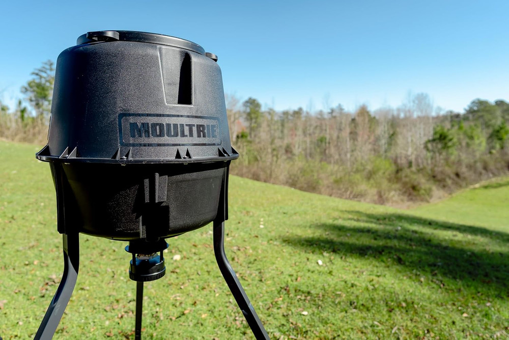 Deer Feeder Standard - 30-Gallon - Quick-Lock Hopper Black