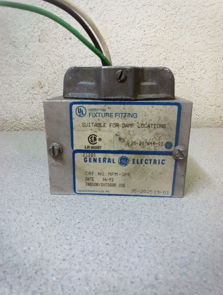 GE Lighting Systems CAT no. MPM-3PR Fixture Fitting