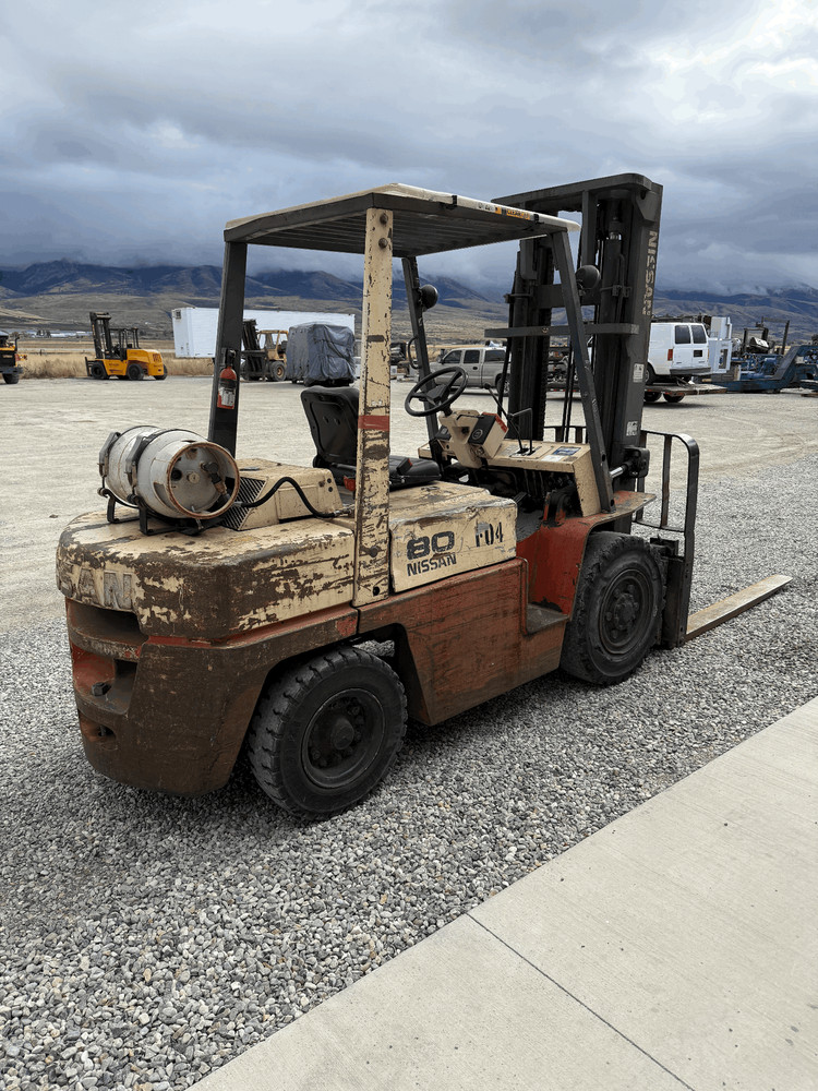 NISSAN 80 FORKLIFT