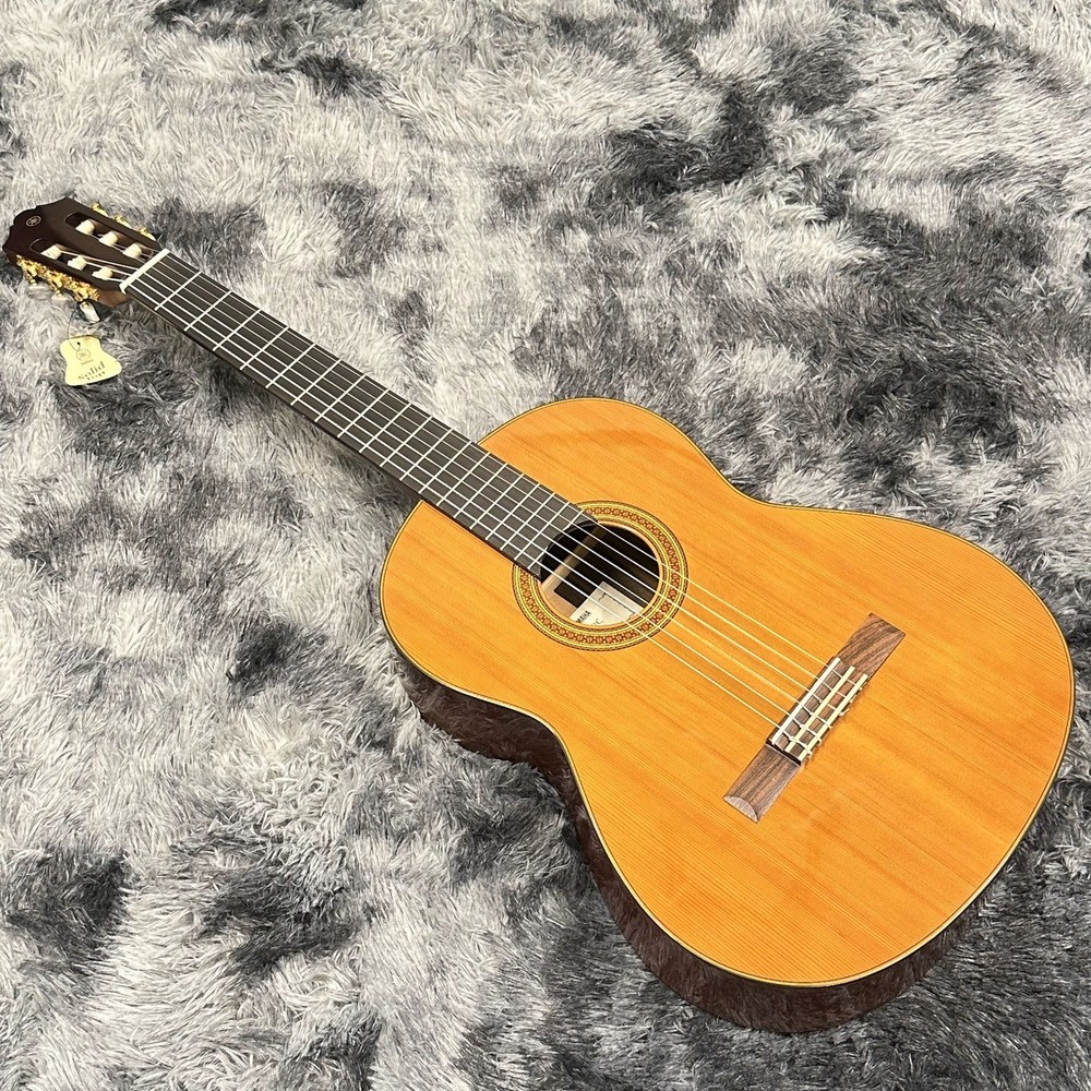 Yamaha CG182C Classical Guitar Solid Cedar Top Rosewood Back & Sides with Case