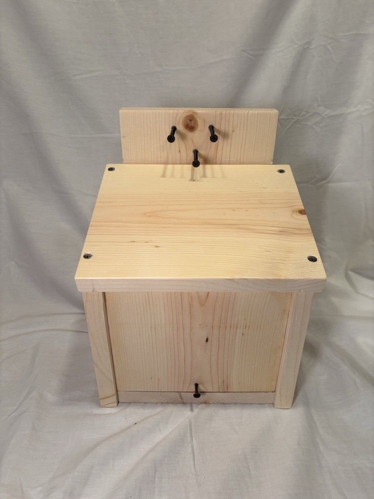 Large Backyard Squirrel/bird House Nesting Box - Awesome Gift