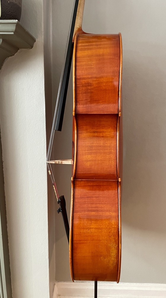 Jonathan Li cello by Eastman