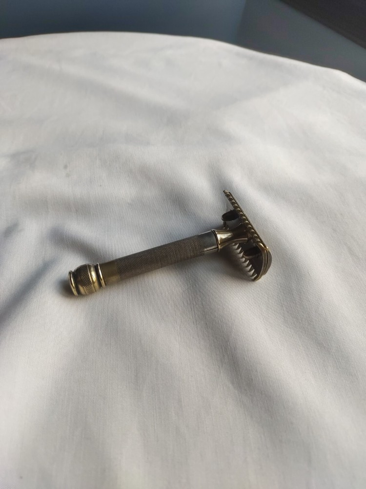 Gillette Old Type Open Comb DE Safety Razor Gold and Silver Tone (No Date Code)