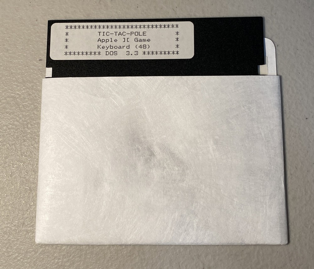 Tic-Tac-Pole Apple II Dos 3.3 Keyboard Game Software 5.25” Floppy Disk