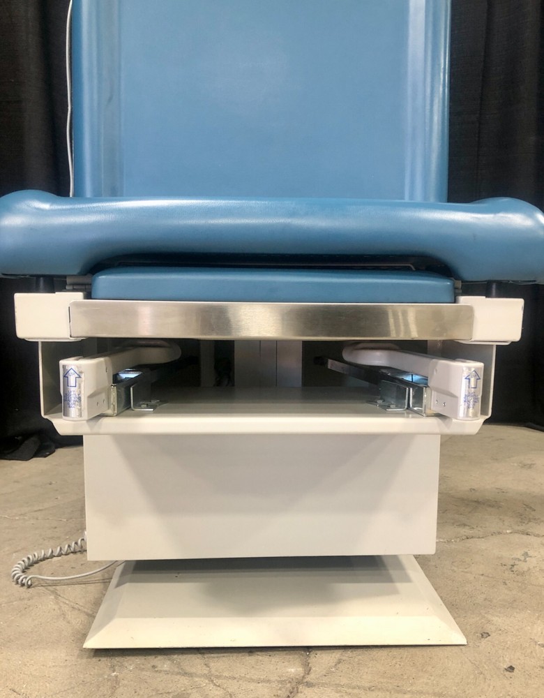 UMF 5060 Power Exam Table