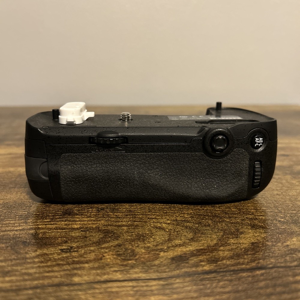 Nikon MB-D16 Multi Power Battery Pack Grip for D750