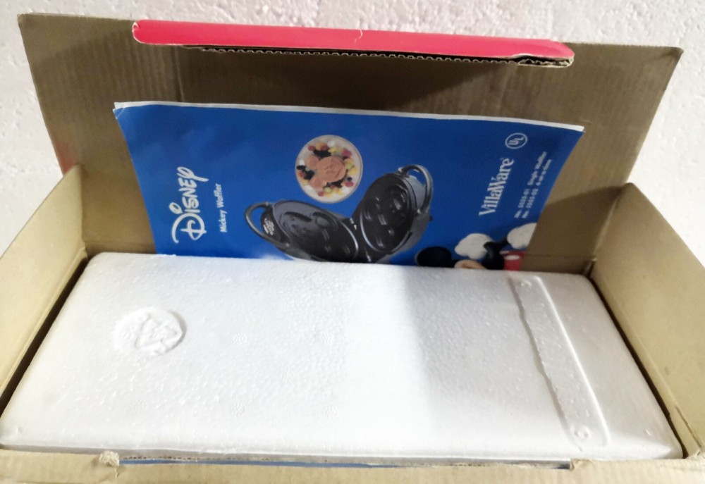 VillaWare DISNEY MICKEY'S MOUSE Waffer Waffle Maker 5555-01