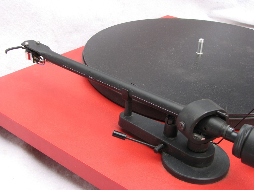 Pro Ject Essential II turntable used