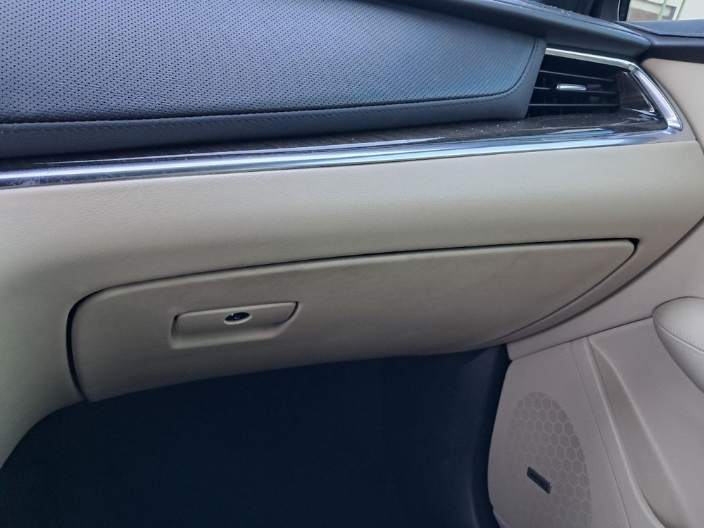 XT5       2019 Glove Box 4901593