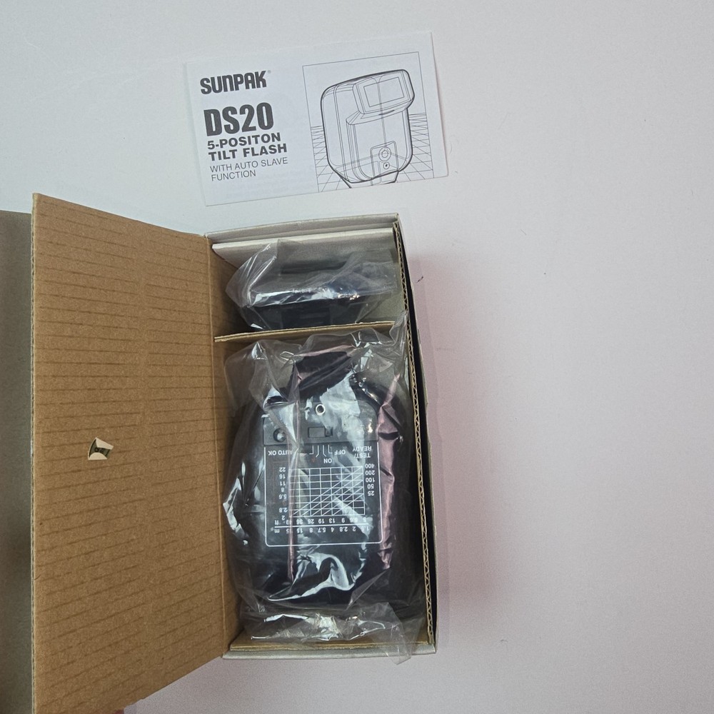 Sunpak DS-20 Auto Bounce Digital Flash In Packaging