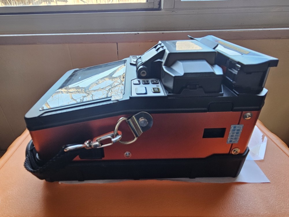A-81S Core Alignment Fusion Splicer Splicing Machine FTTH in Case
