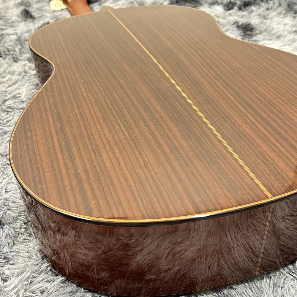 Yamaha CG182C Classical Guitar Solid Cedar Top Rosewood Back & Sides with Case