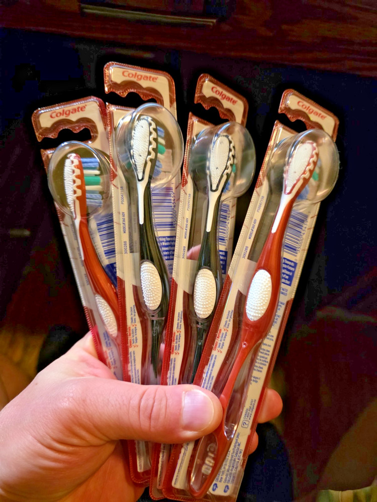 4 Colgate 360 Optic White Toothbrush, Soft
