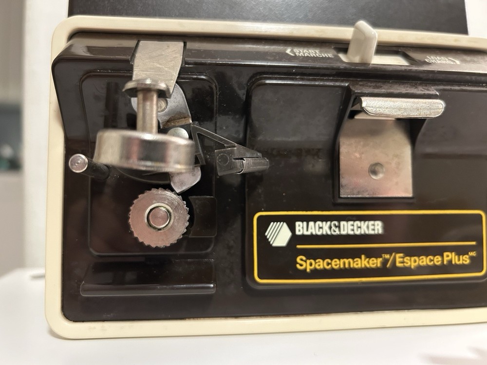 Black & Decker Spacemaker Can Opener EC60CAD with Mounting Hardware Working