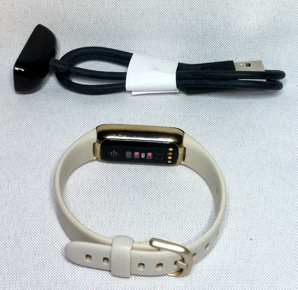 Fitbit Luxe FB422 Fitness and Wellness Tracker