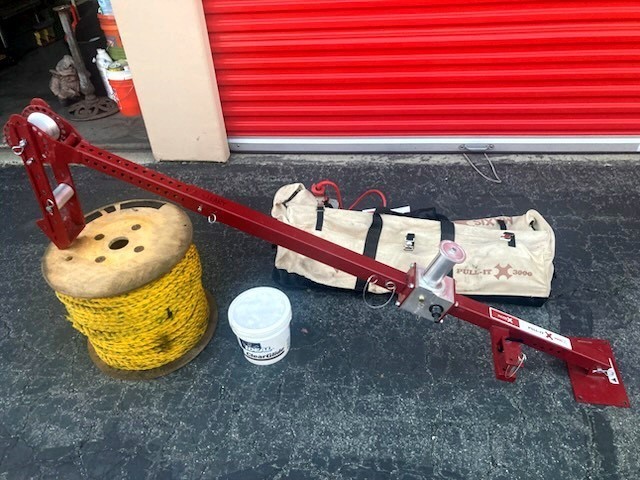 Maxis Pull It 3000 X wire tugger puller and storage bag