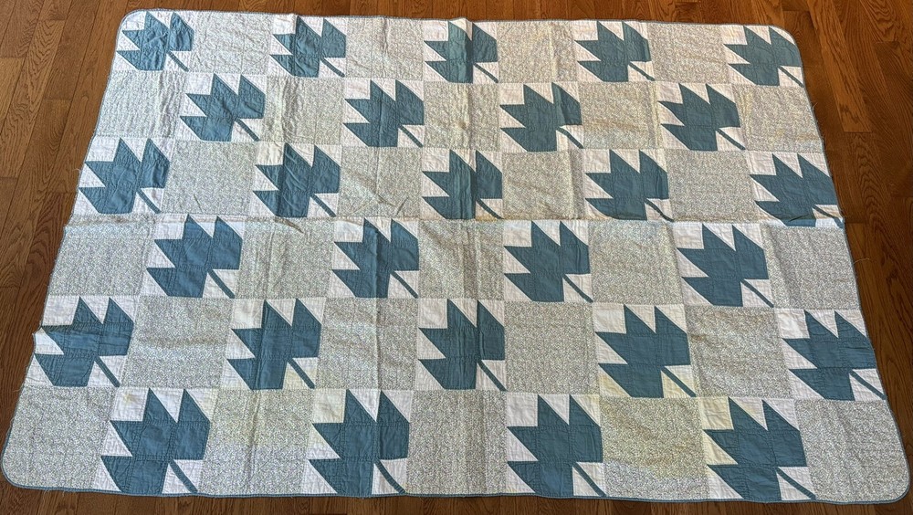 Vintage Maple Leaf Quilt - Hand Quilted - Antique 🔥