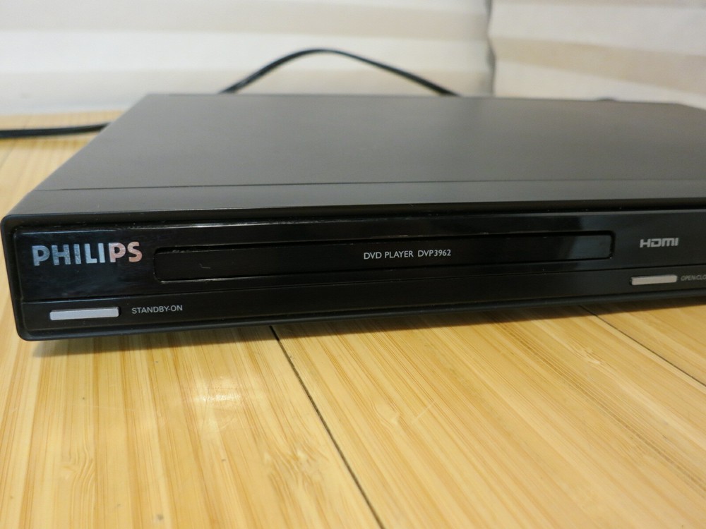 Philips DVP3962 Progressive Scan DVD Player - door can be grumpy but working