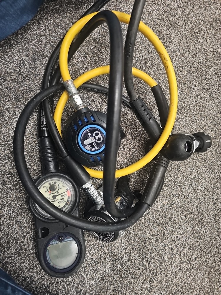 Mares Scuba Reg With Standard Octo And Dive Computer