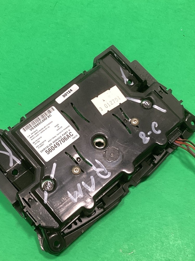 2002 - 2008 DODGE RAM OVERHEAD CONSOLE COMPUTER DISPLAY TEMP COMPASS TESTED