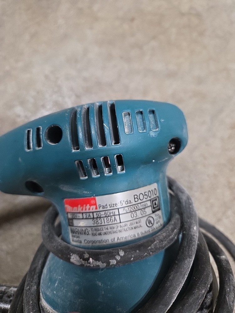 Makita BO5010 corded orbital sander
