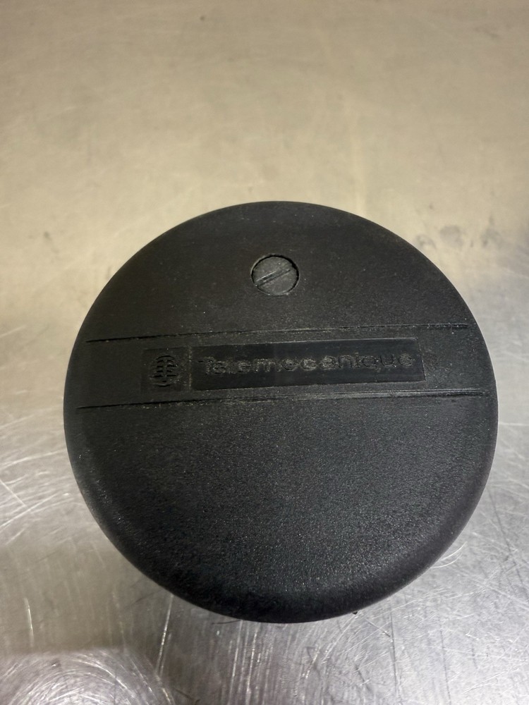 Telemecanique XVAC211 Stack Light Base Component 28045 New Old Stock