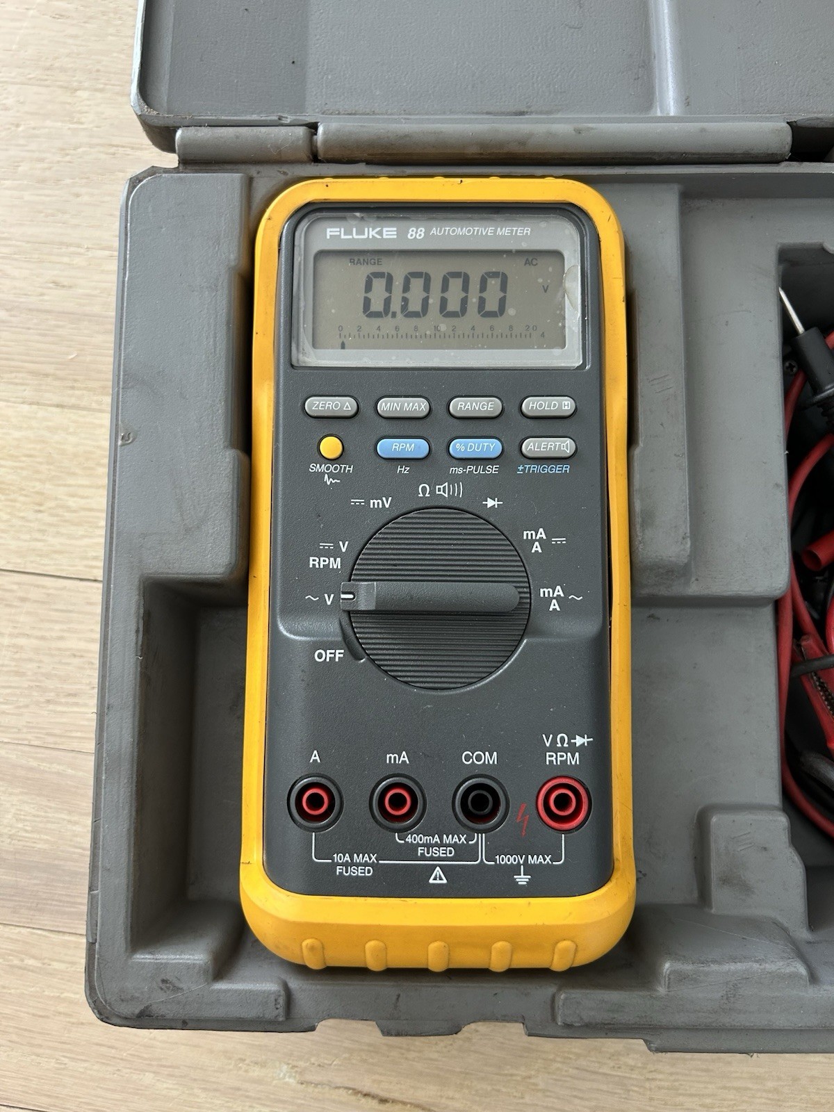 FLUKE 88 Automotive Meter w/ Hard Case and Leads