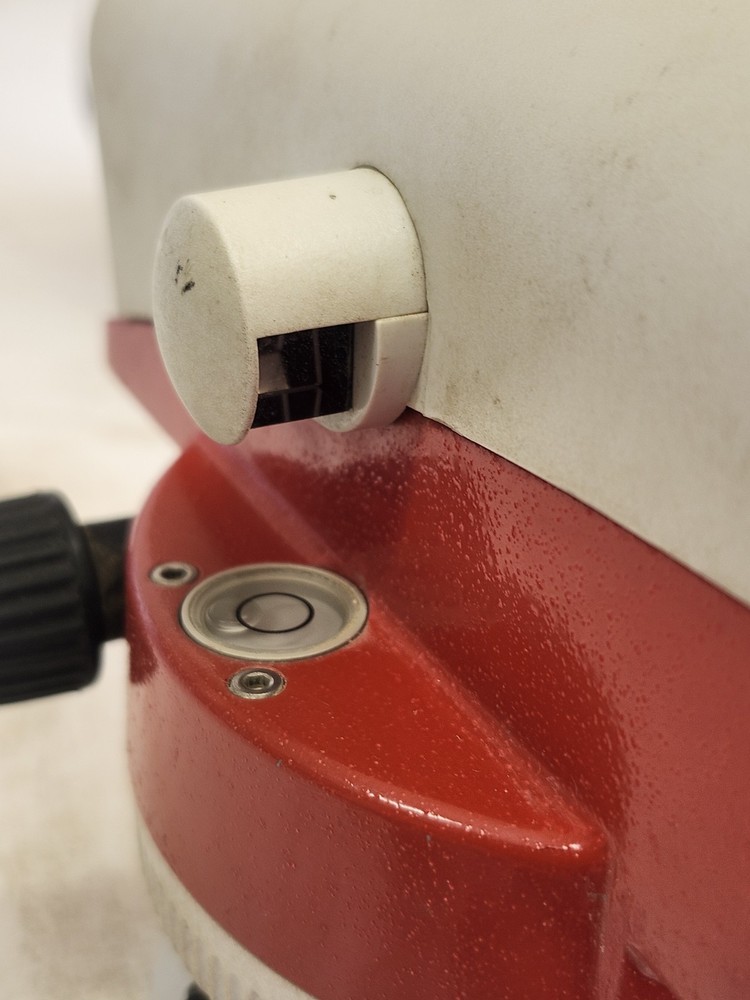 Leica Geosystems NA730 Automatic Optical Level with Case Used