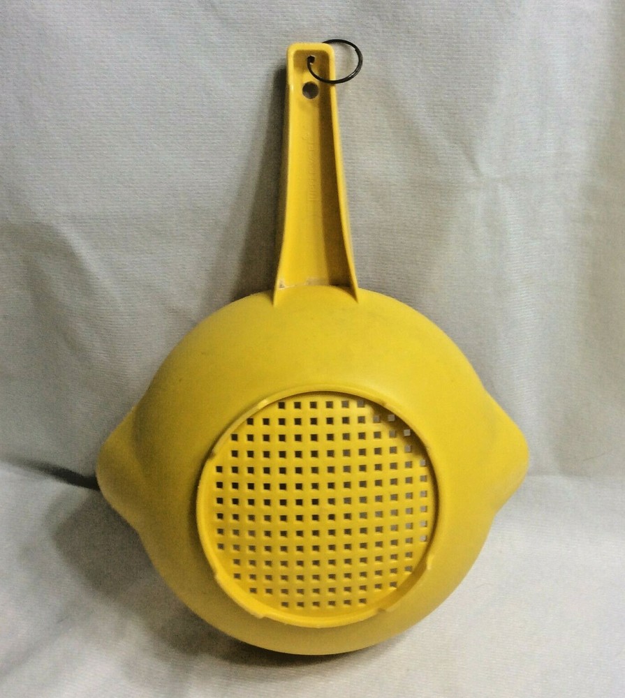 Tupperware Yellow 1 Quart Strainer/Colander #1200 Vintage