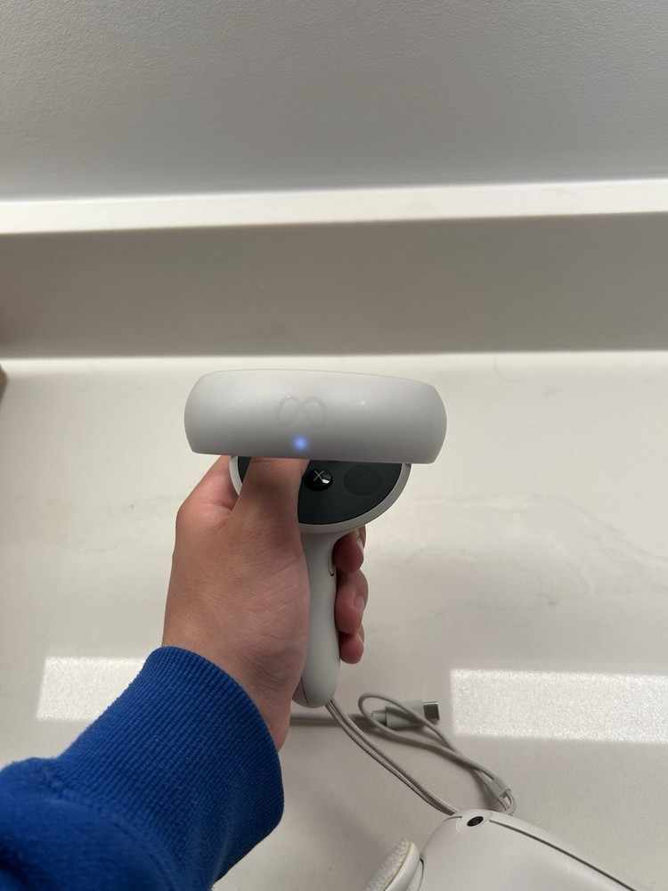 Meta Quest 2 Virtual Reality Headset and Controllers Fully Functional