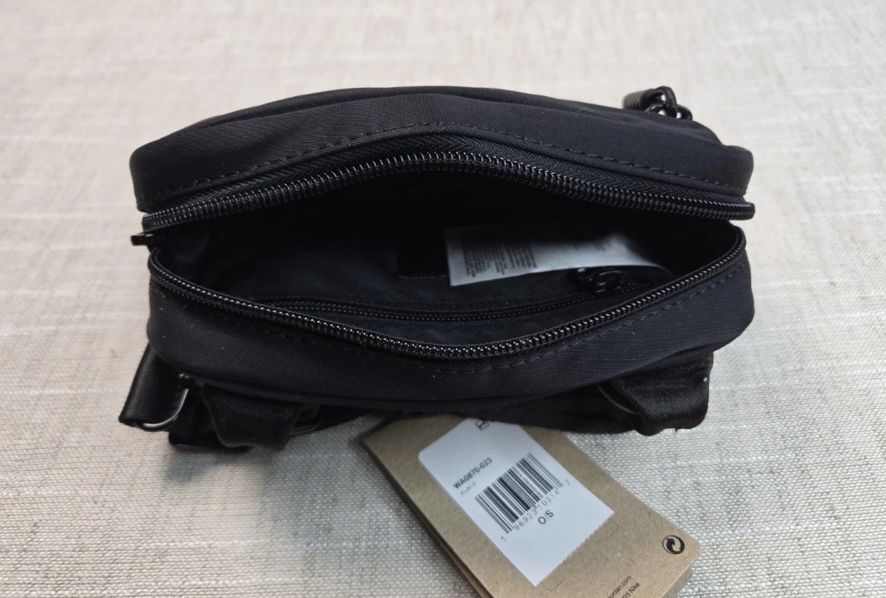 NIKE Air Jordan Alpha Camera Bag Crossbody Purse 1L Black Jumpman Logo