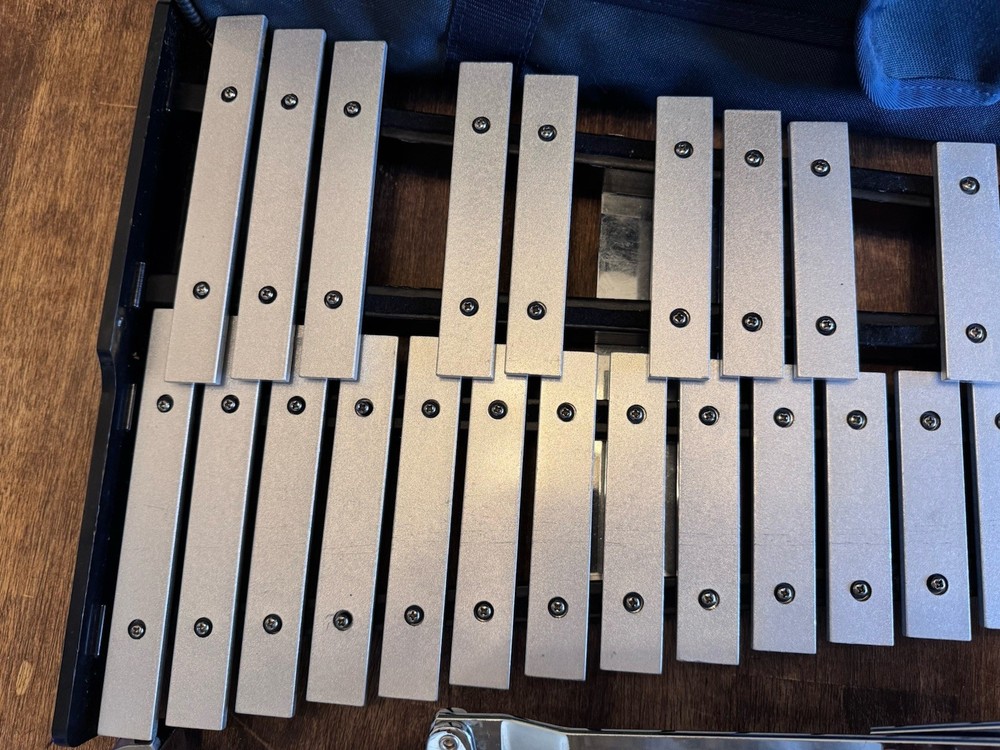 Cadence Xylophone 32-Key With Stand And Roller Bag **USED**