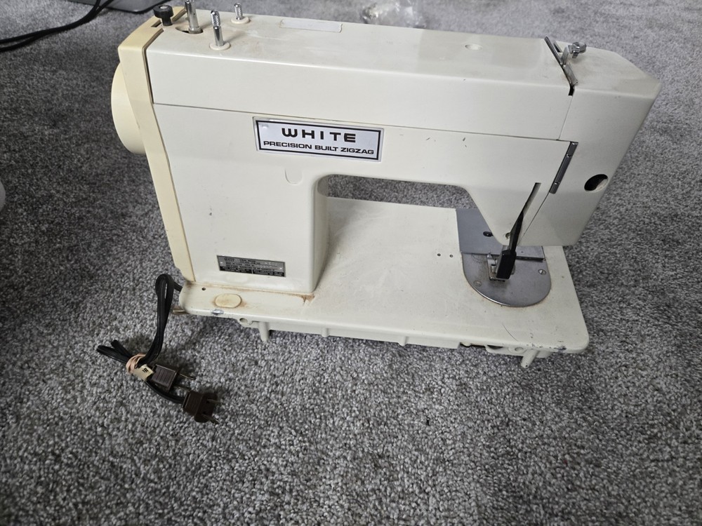 WHITE MODEL 1088 PRECISION ZIG ZAG JEANS MACHINE SEWING MACHINE