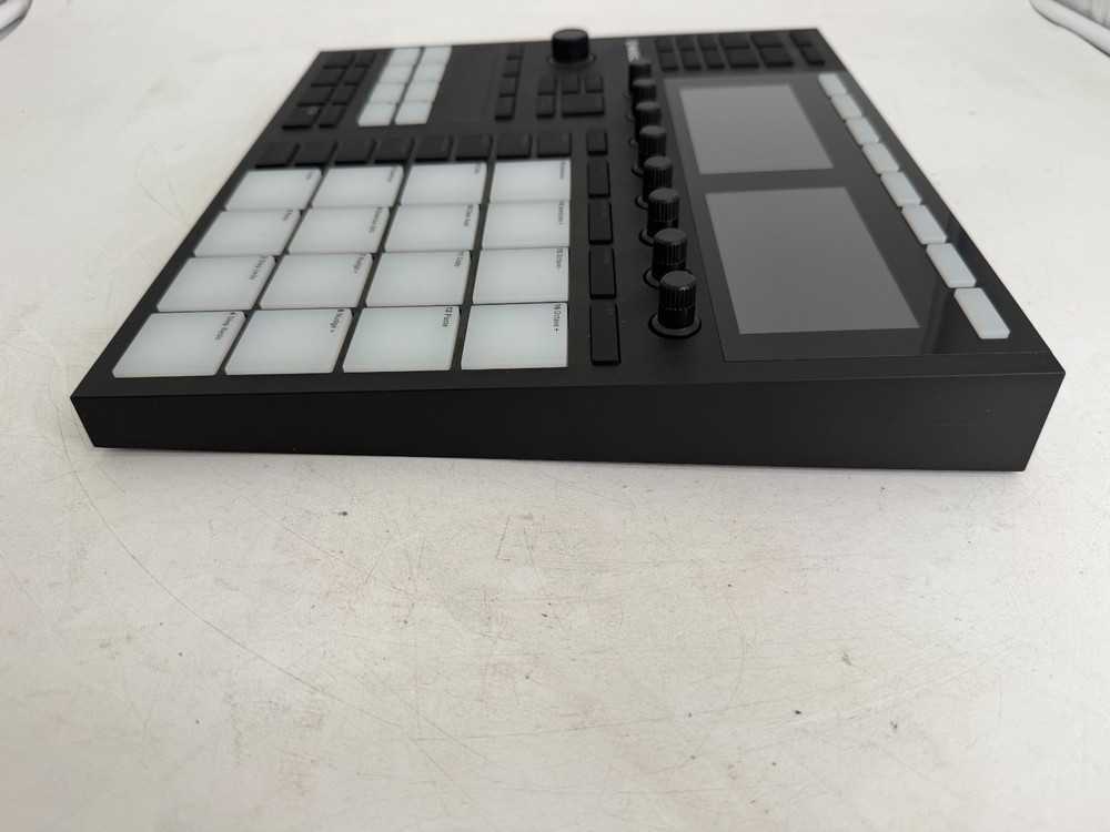 Native Instruments Maschine MK3 Sampler Arranger Mixer & MIDI Controller Black