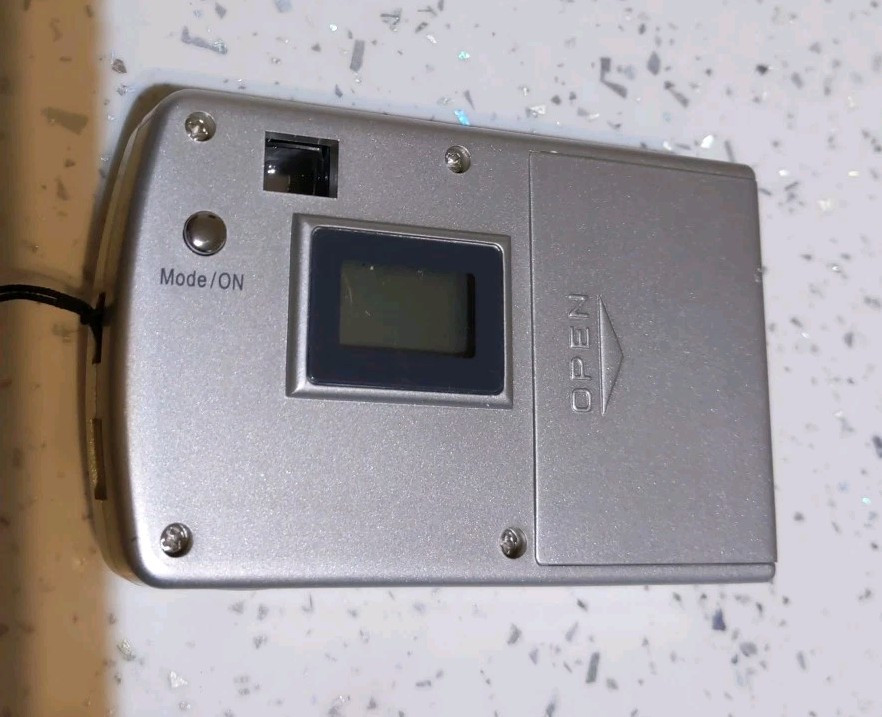 100K Digital Camera TDC-15 inc Disc, Instructions,CD, Cable,Tripod StrapUntested