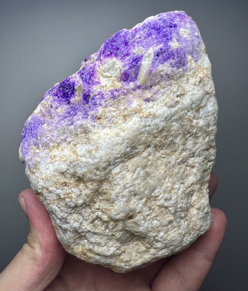 1342 Gr. Fluorescent Phosphorescent Sharp Tenebrescnet Hackmanite, Fluorapatite