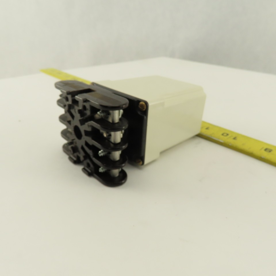 Square D Class 9050 JCK-14 On Delay Timing Relay 1.2-120 Sec With Socket Base