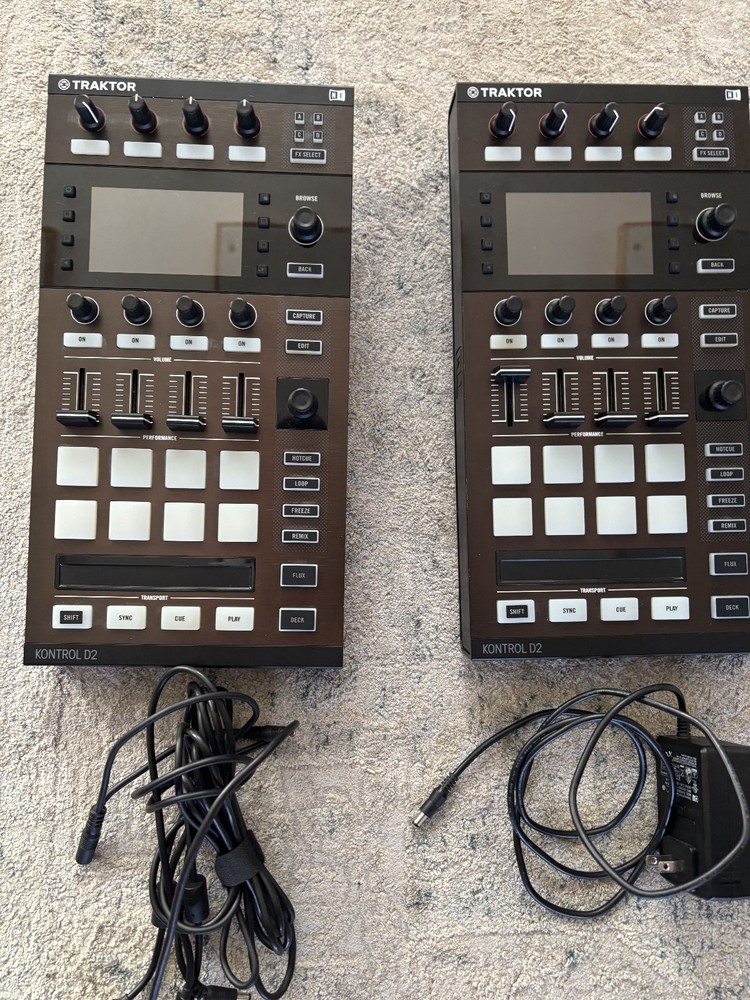 Native Instruments Traktor Kontrol D2 DJ Controller #2