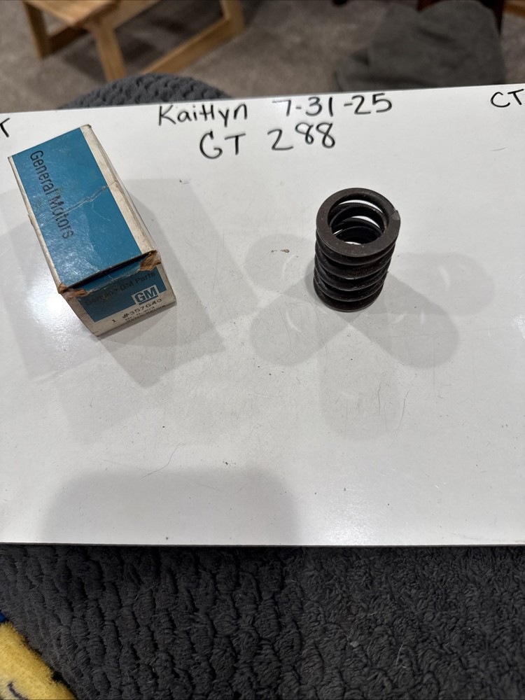 NOS Engine Valve Spring GM 357640
