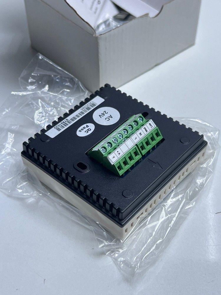 Sauter STR8102D Temp Controller