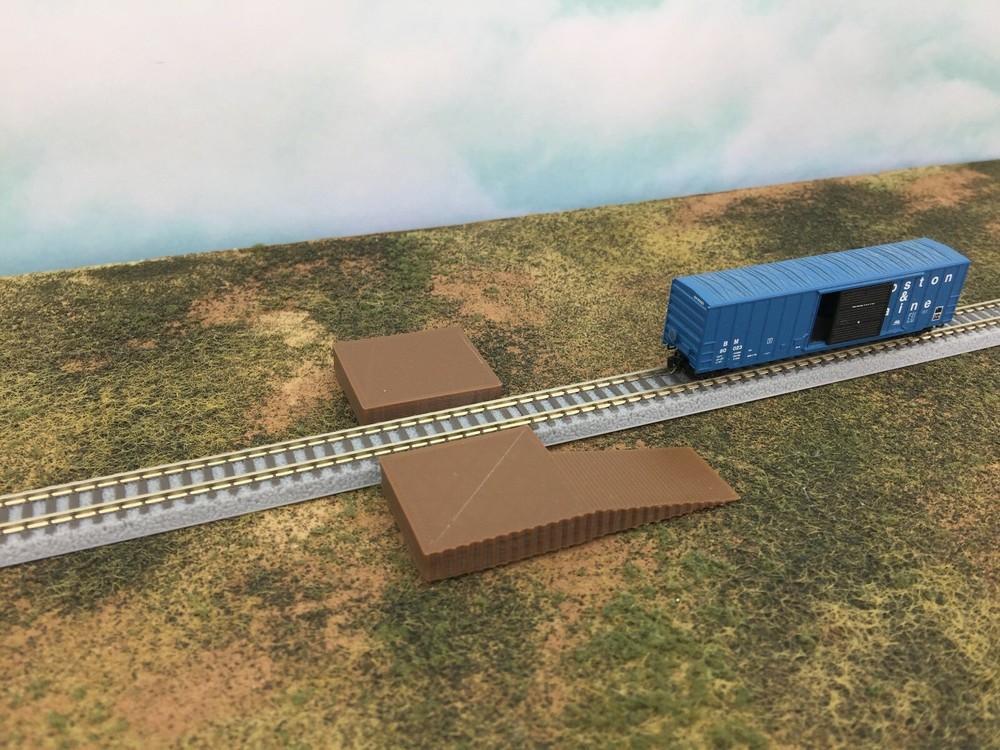 2 PC Loading Platform Dock with Ramp - Z Scale 1:220 - No Assembly Required!