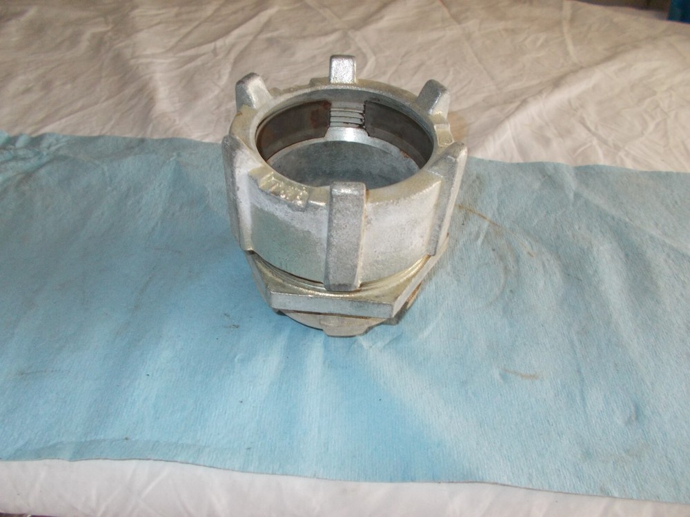 Thomas Betts 3" Conduit Connector