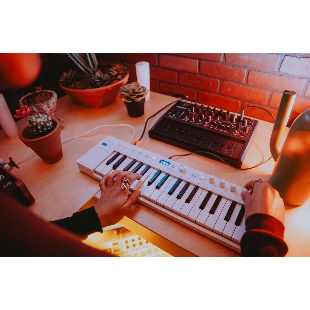 Arturia KeyStep 37 mk2 Compact 37 Key Keyboard Controller & Sequencer w Case